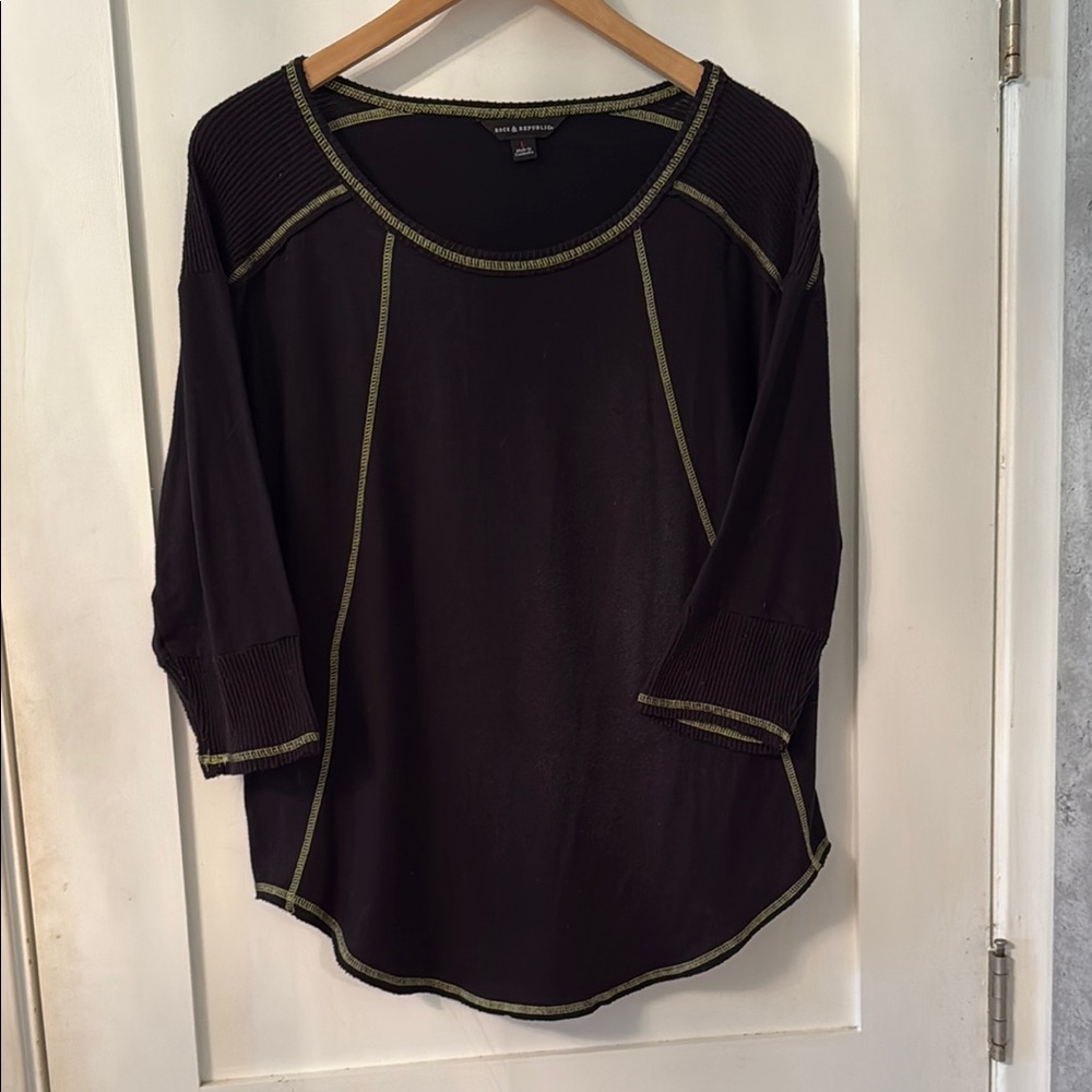 Rock & Republic Black and Gray Raglan 3/4 Sleeve Top